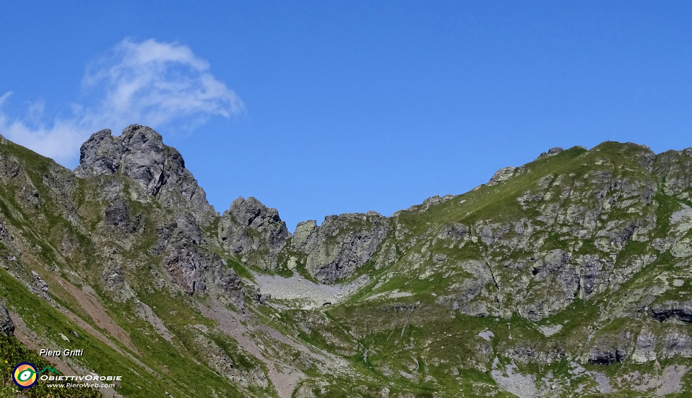27 Vista in Ponteranica centrale (in alto a dx) col dirimpettaio Valletto.JPG -                                